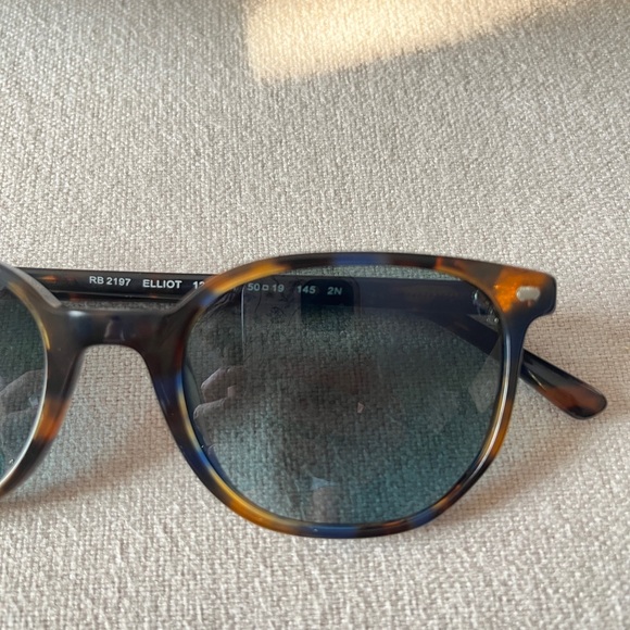 Ray-Ban Tortoise Shell Sunglasses - Picture 6 of 9